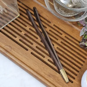 Чайний пінцет бамбуковий темний вигнутий з металом №1