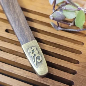 Чайний пінцет бамбуковий темний вигнутий з металом №2