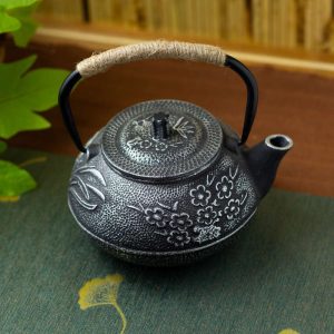 Чайник чавунний з квіткою на чорному 0,3л №1