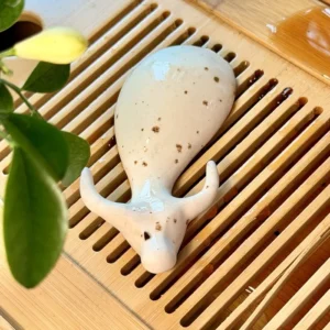 Керамічна фігурка бик малий рябий №4