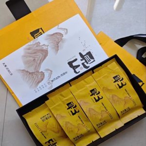 Подарункова "чайна книга" Уішань Цзинь Цзюнь Мей - Золоті брови, 40г з пакетом №4