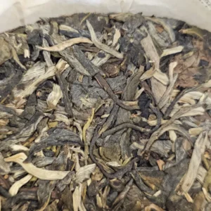 Чай Шен пуер 357г 2007року кінь та дракон Бан Чжан зі старого дерева №2