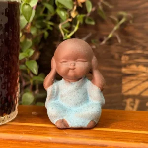 Чайна фігурка монах хранитель тиші, з ісинської глини №1