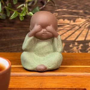 Чайна фігурка монах страж світла, з ісинської глини №1