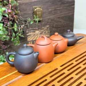 Чайна фігурка мікрочайник 22мл з Ісинської глини, темний високий №10